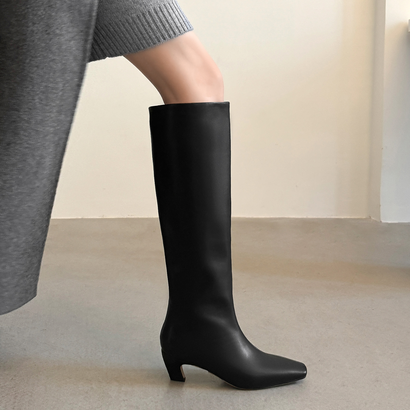 百搭粗跟方头不过膝长筒靴子