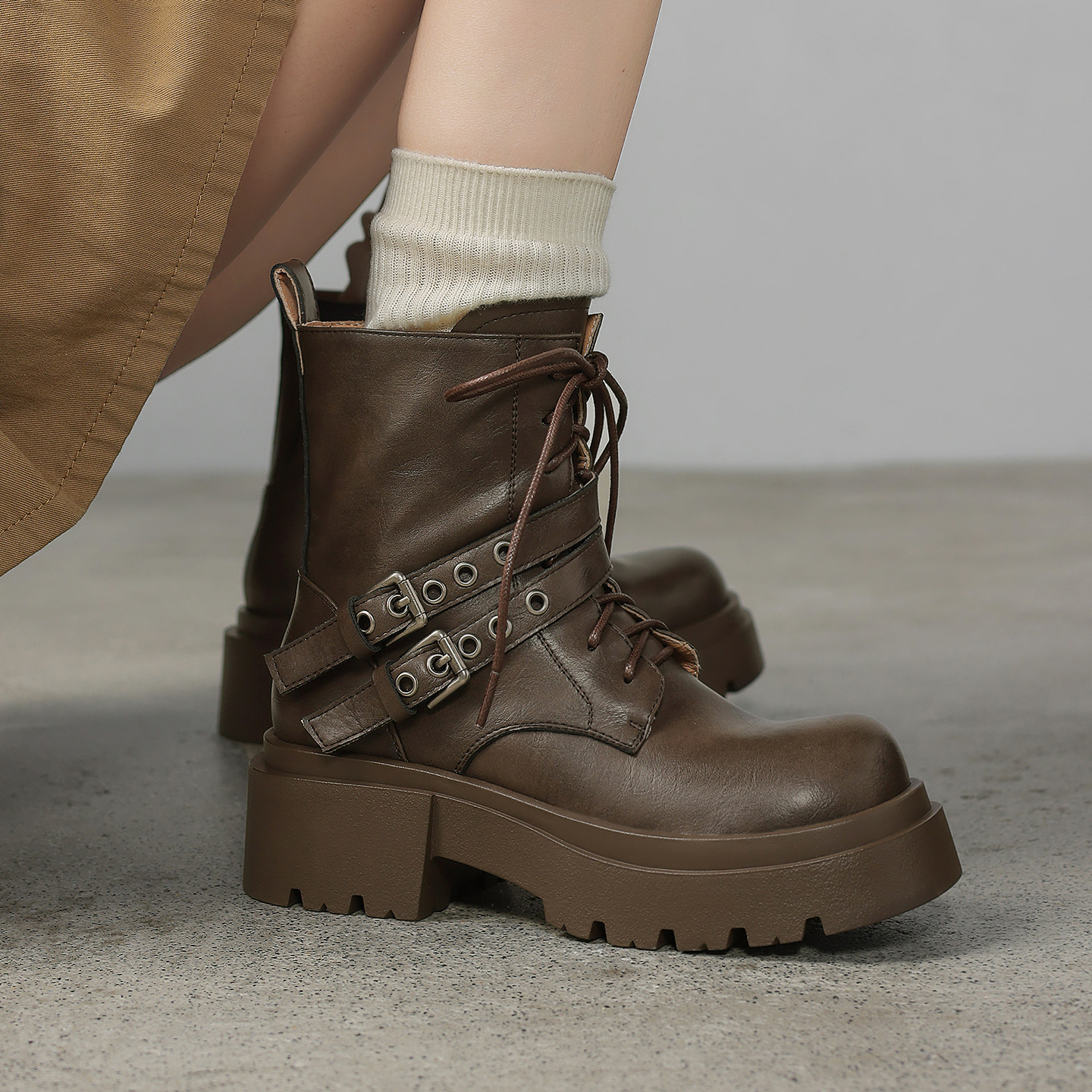 4.5cm帅气朋克皮带扣绑带马丁靴女圆头厚底增高短靴子真皮机车靴