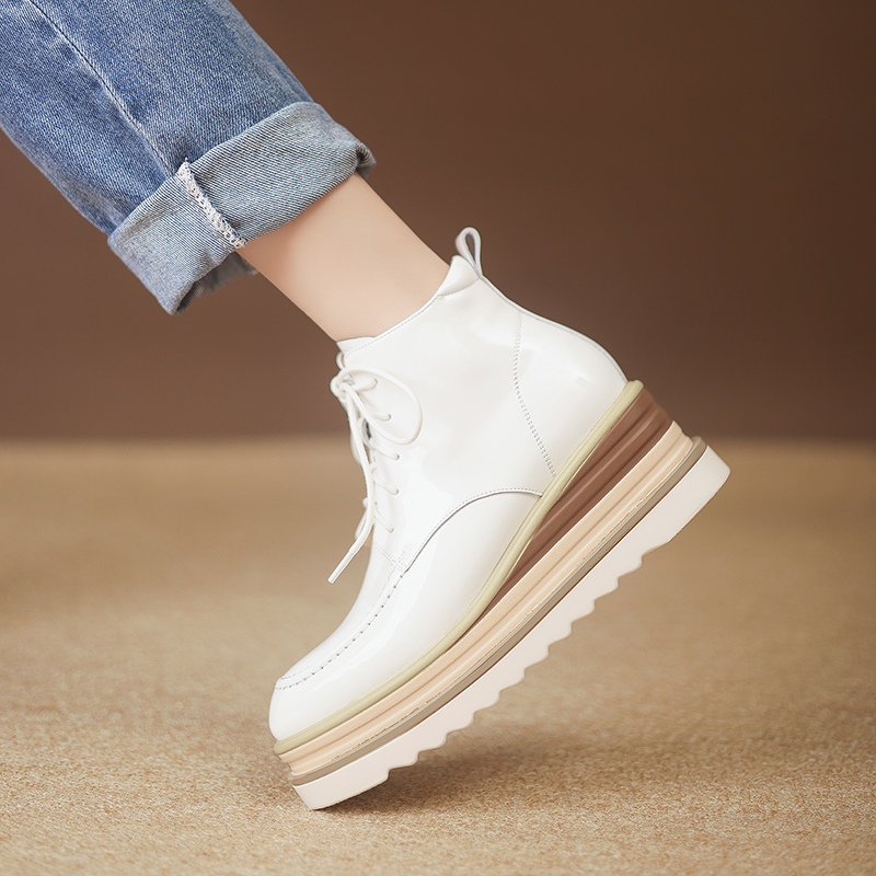 百搭漆皮休闲系带坡跟增高短靴