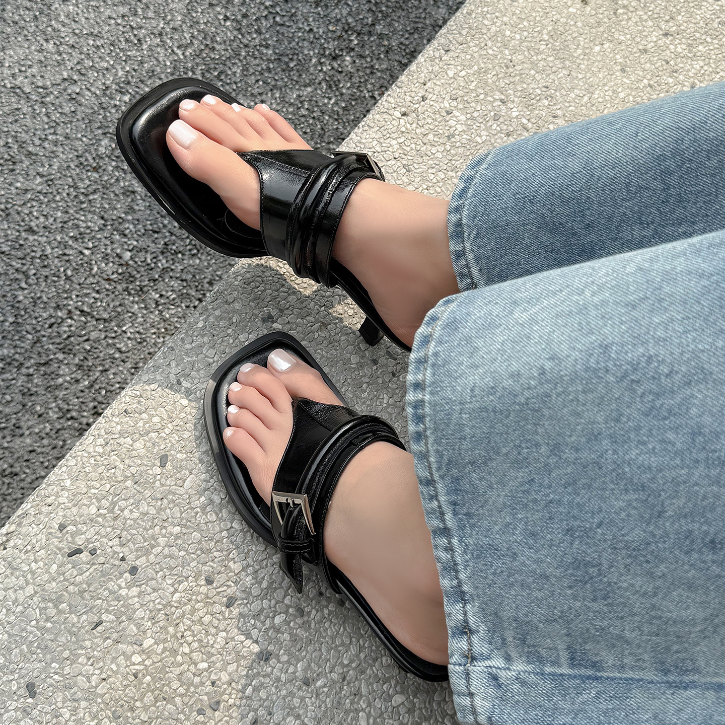 方头搭扣拖鞋中跟凉鞋夹趾拖