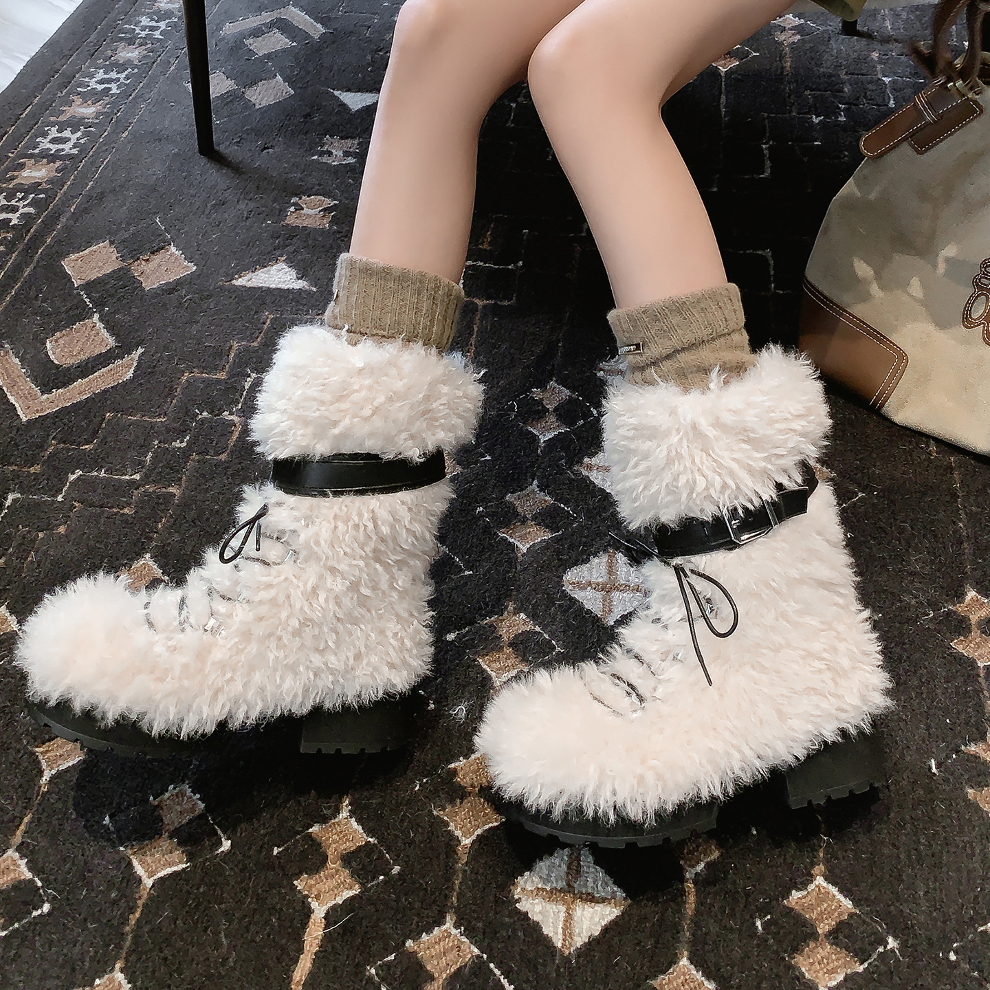 新款冬季韩系扣带雪地靴短靴子