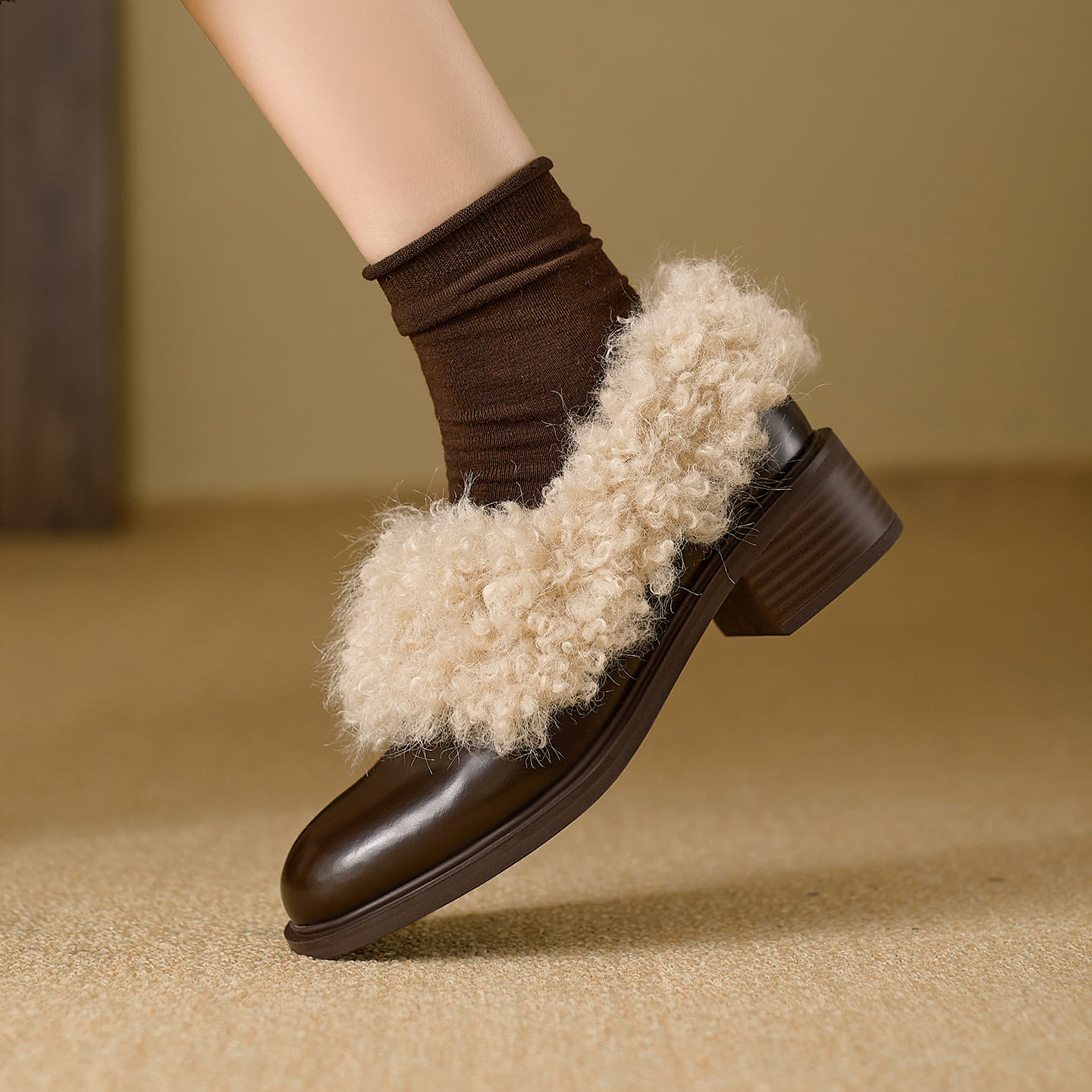 7cm真皮加绒加厚圆头小皮鞋女