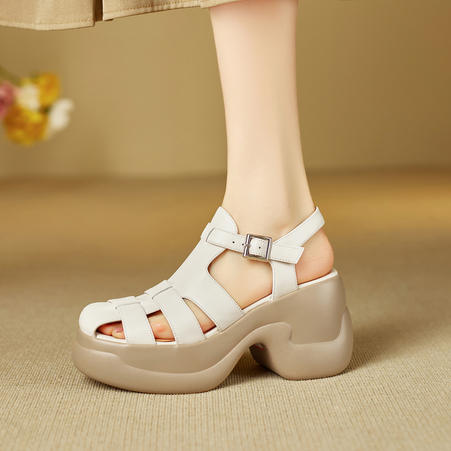 9cm厚底增高超轻松糕罗马凉鞋女