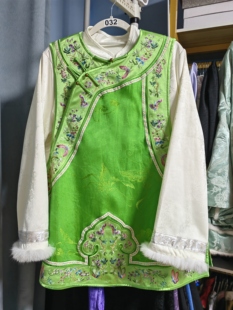 罗绮者~精品重工系列~32号草绿色中长款老软缎刺绣马甲+绒上衣
