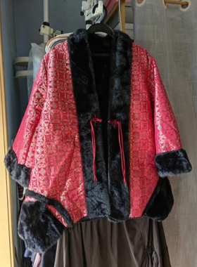 罗绮者千元品质新中式皮毛一体上衣女中长外套红色宋锦高端局外披