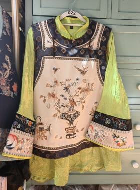 罗绮者～精品重工系列～十三太保刺绣马甲+草绿色人丝刺绣大袖衫