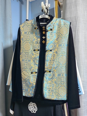 罗绮者86号新中式宋锦刺绣加绒马甲+黑色丝绒重工配饰打底衫