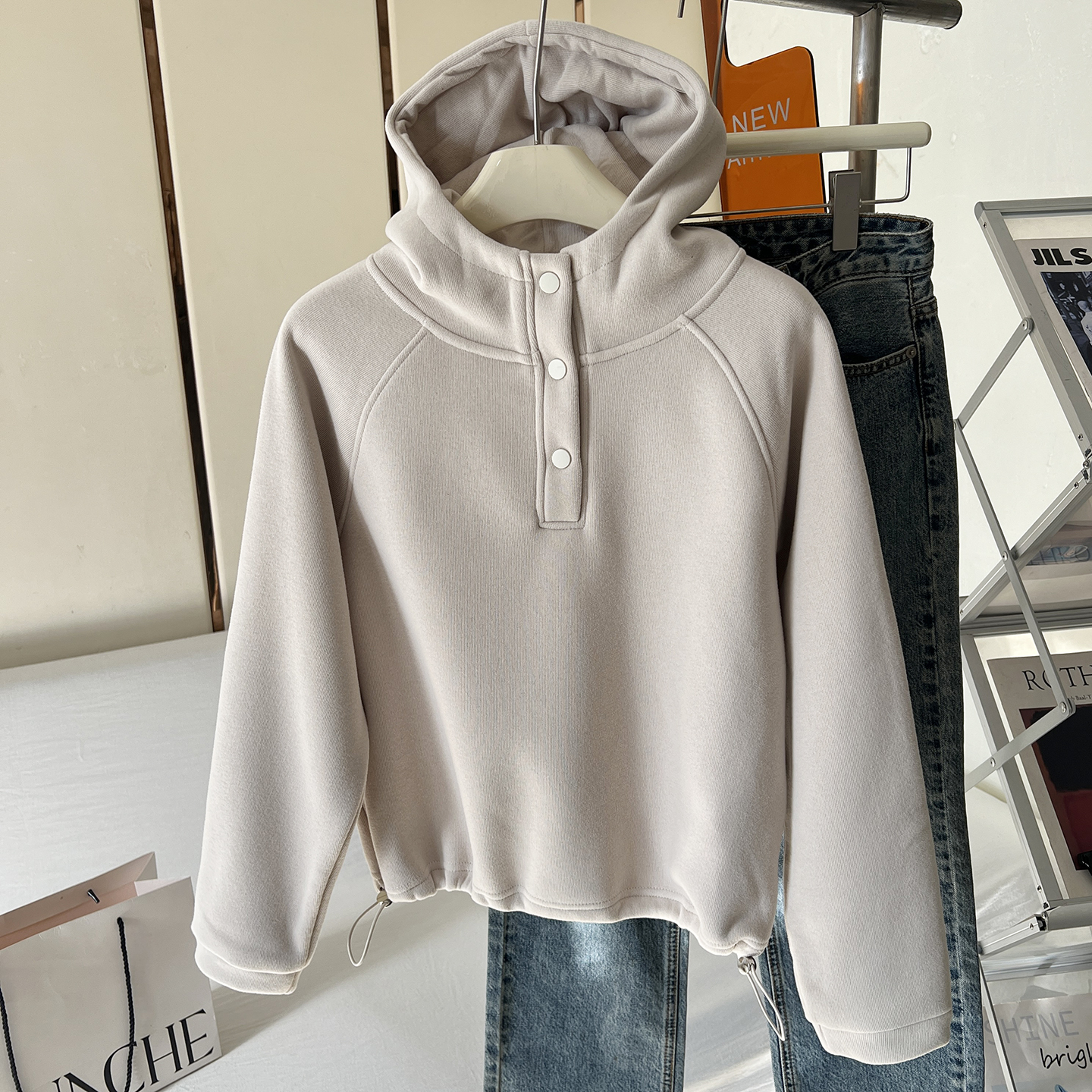 门襟排扣半高领连帽加绒卫衣女冬