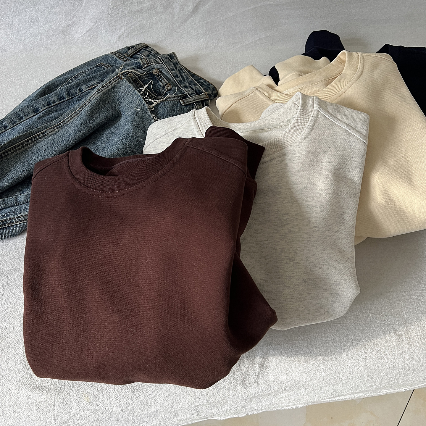 极简风纯色圆领加绒卫衣