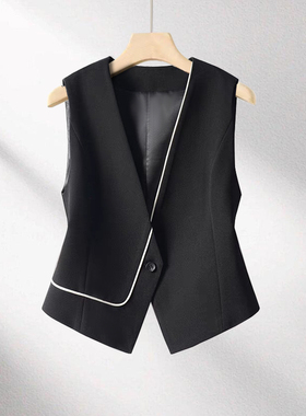 黑色老钱风马甲女高级感穿搭时髦洋气减龄短款叠穿小开衫马夹坎肩