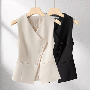 老钱风高级感穿搭马甲女时髦洋气减龄短款外搭背心小马夹单穿上衣