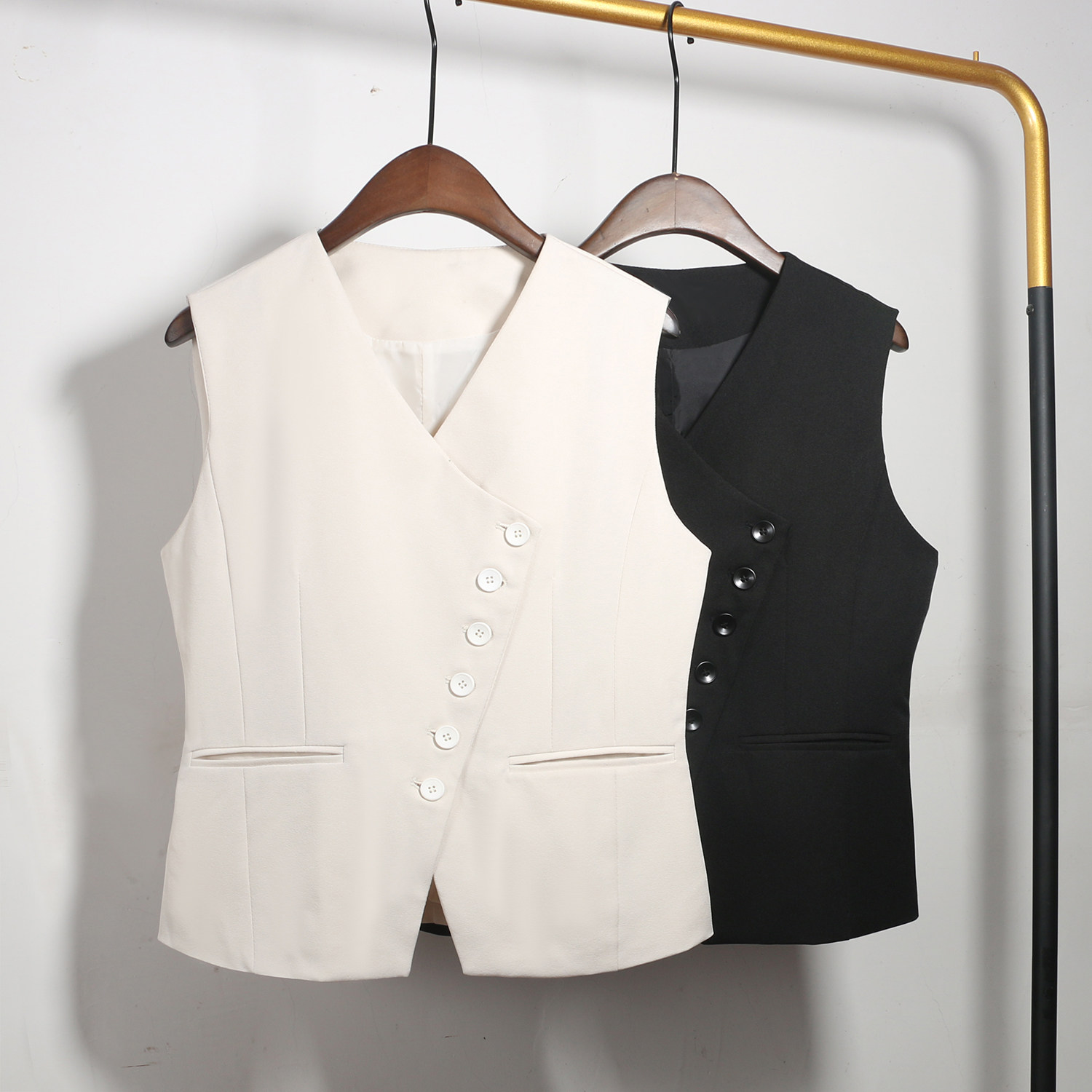 老钱风叠穿西装马甲女款时髦洋气高级感短款外穿背心马夹单穿上衣