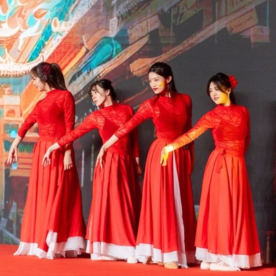 我爱你中国舞蹈服装儿童红色大摆裙万疆光亮演出服美丽中国表演服