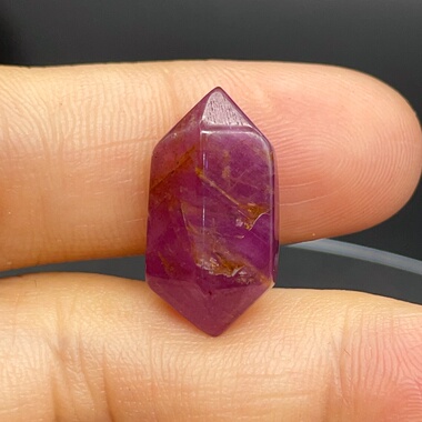 17.06ct红宝石六柱体原石裸石打磨抛光无优化挂坠 菩提手串配珠饰