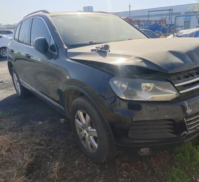 大众途锐大灯插头大众途锐大灯转接线低配升级高配氙气大灯