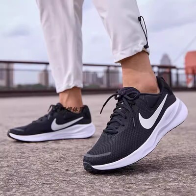 昊动Nike男子REVOLUTION跑步鞋