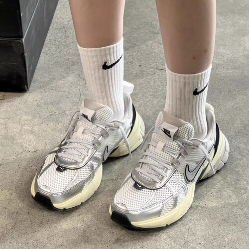 NIKE女款V2KRunRuntekk跑步鞋