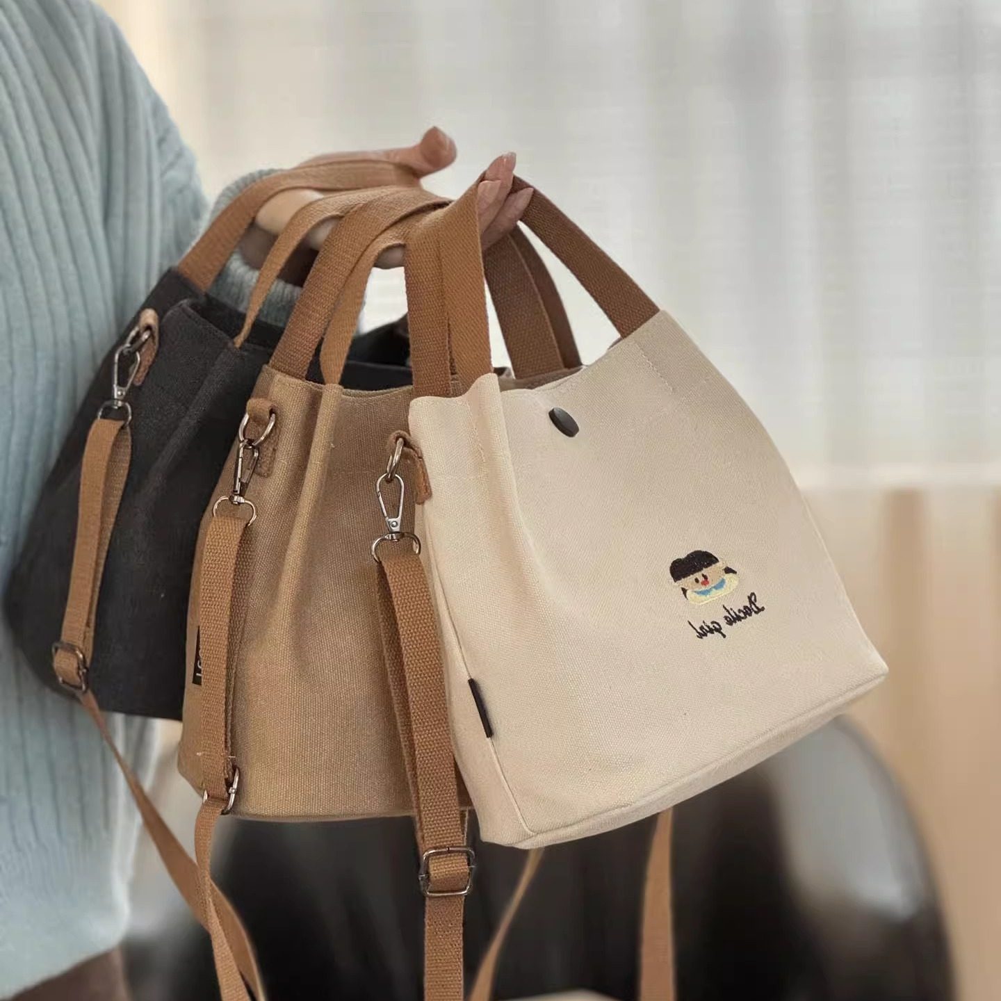韩系卡通小女孩刺绣通勤帆布手提斜挎包文艺日常便携学生托特包袋