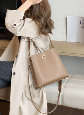 水桶包女新款2026真皮单肩女士包包大容量时尚斜挎包上班通勤女包