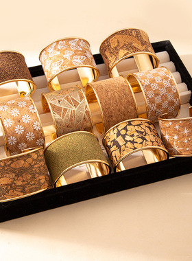 简约原木色涂鸦金属宽边手镯