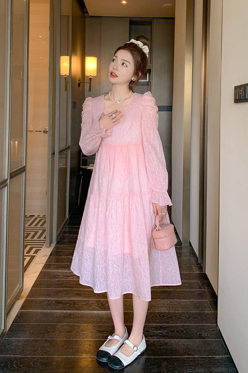 粉色长袖连衣裙女2025春秋新款泡泡纱温柔风方领收腰中长款A字裙,女装连衣裙,素依格格