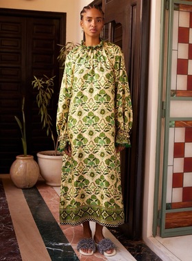 澳洲小众真丝绿色复古藤蔓钉珠长袖连衣裙2026新款度假休闲长裙女