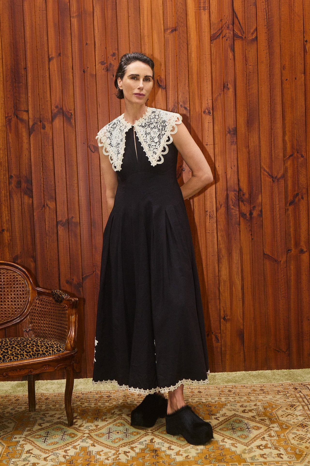 澳洲小众人丝亚麻刺绣蕾丝领无袖连衣裙2025新款度假休闲百搭长裙