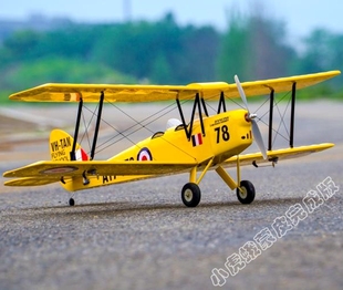 遥控战斗轻木小固定翼虎蛾蒙皮航模飞机双翼机复古机0.8M翼展电动