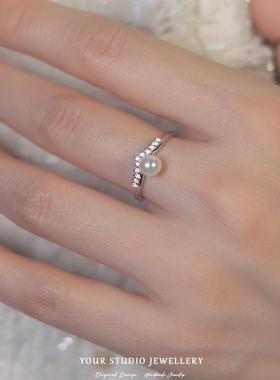 《玛丽珍》 V型设计款通体纯银S925纯银可调节戒指超亮无暇珍珠女