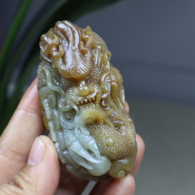 新品毛货包抛光天然和田玉龙手把件手玩件俏色巧雕招财