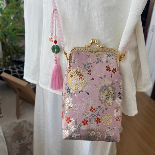 【成品】新中式斜挎包女竖式手机包抖音爆款复古流苏口金手工包 - 封面
