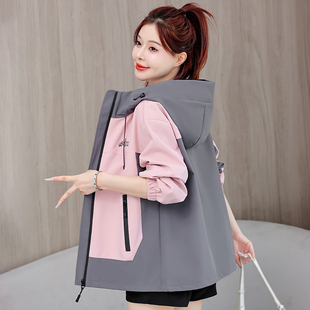 2025年新款短外套女宽松韩版春秋装外穿冲锋衣休闲连帽百搭棒球服