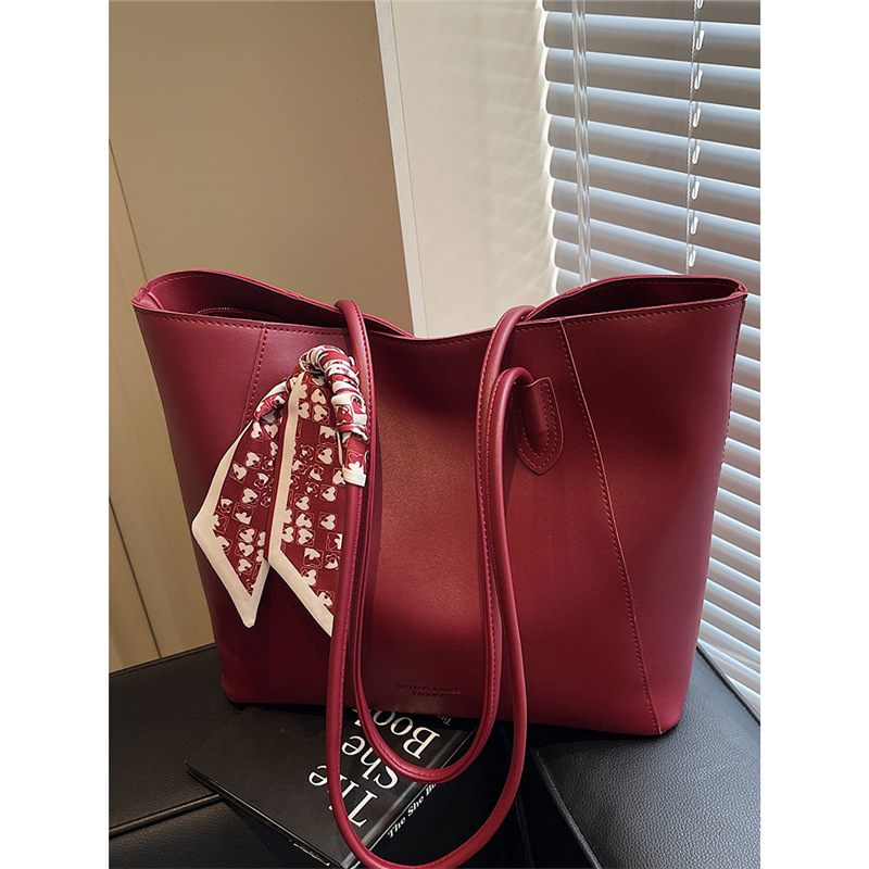 红色包包女士2025新款高级感单肩包大容量通勤包结婚新娘伴娘婚包