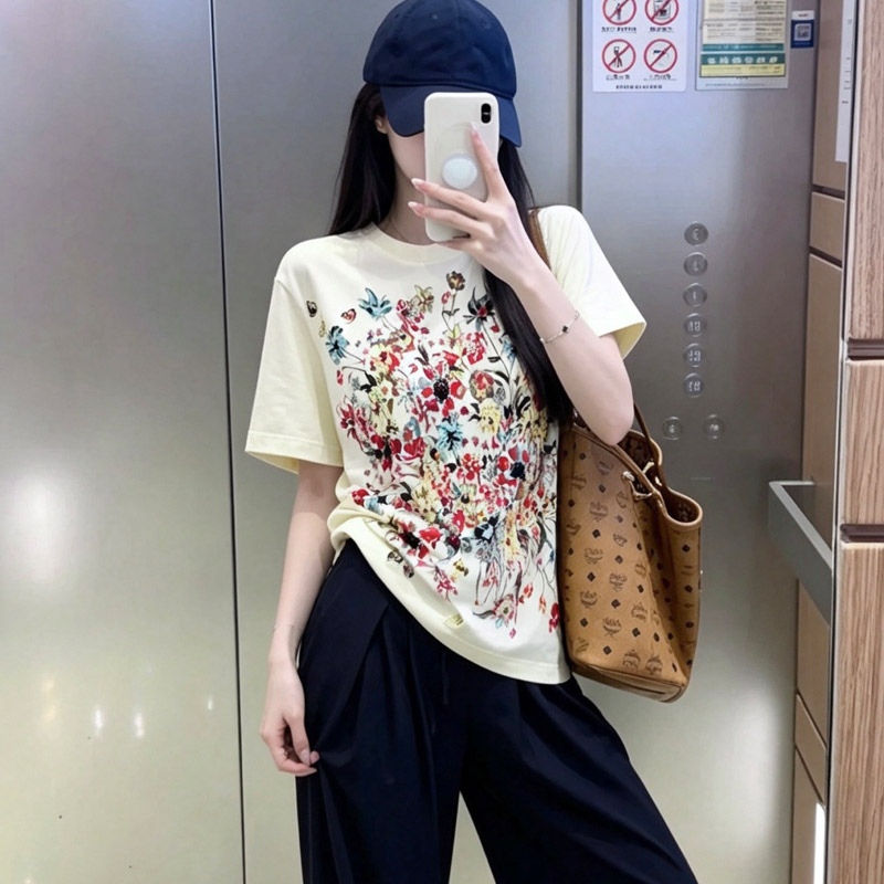 2026秋季花卉刺绣宽松显瘦T恤女