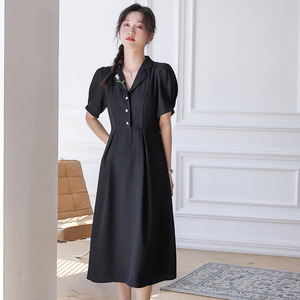 2026夏季新款气质西装领收腰显瘦遮肉百搭小心机绣花中长款连衣裙