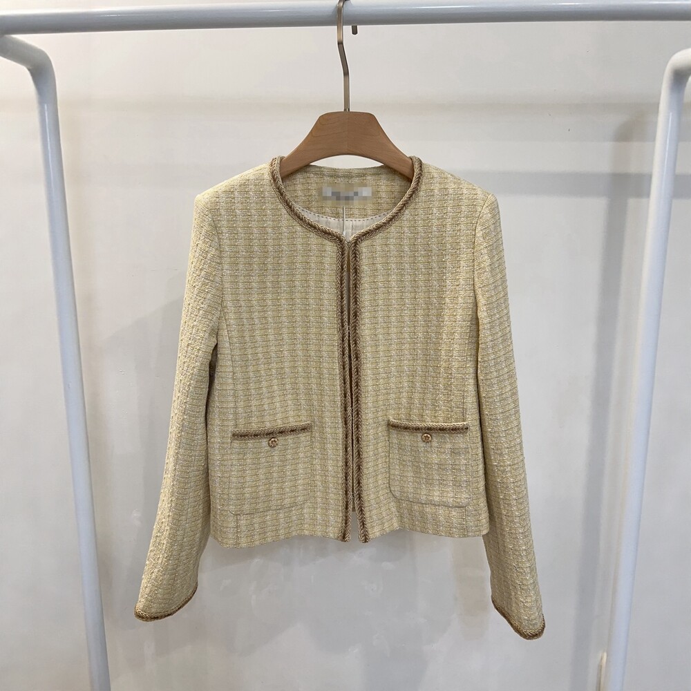 2026年欧洲站深圳早春新款 设计师款花朵扣编织粗花尼小口袋外套