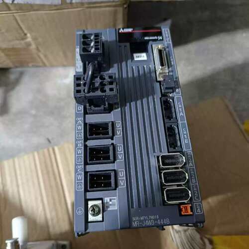 议价MR-J4W3-444B 伺服驱动器 工控自动化控制配件