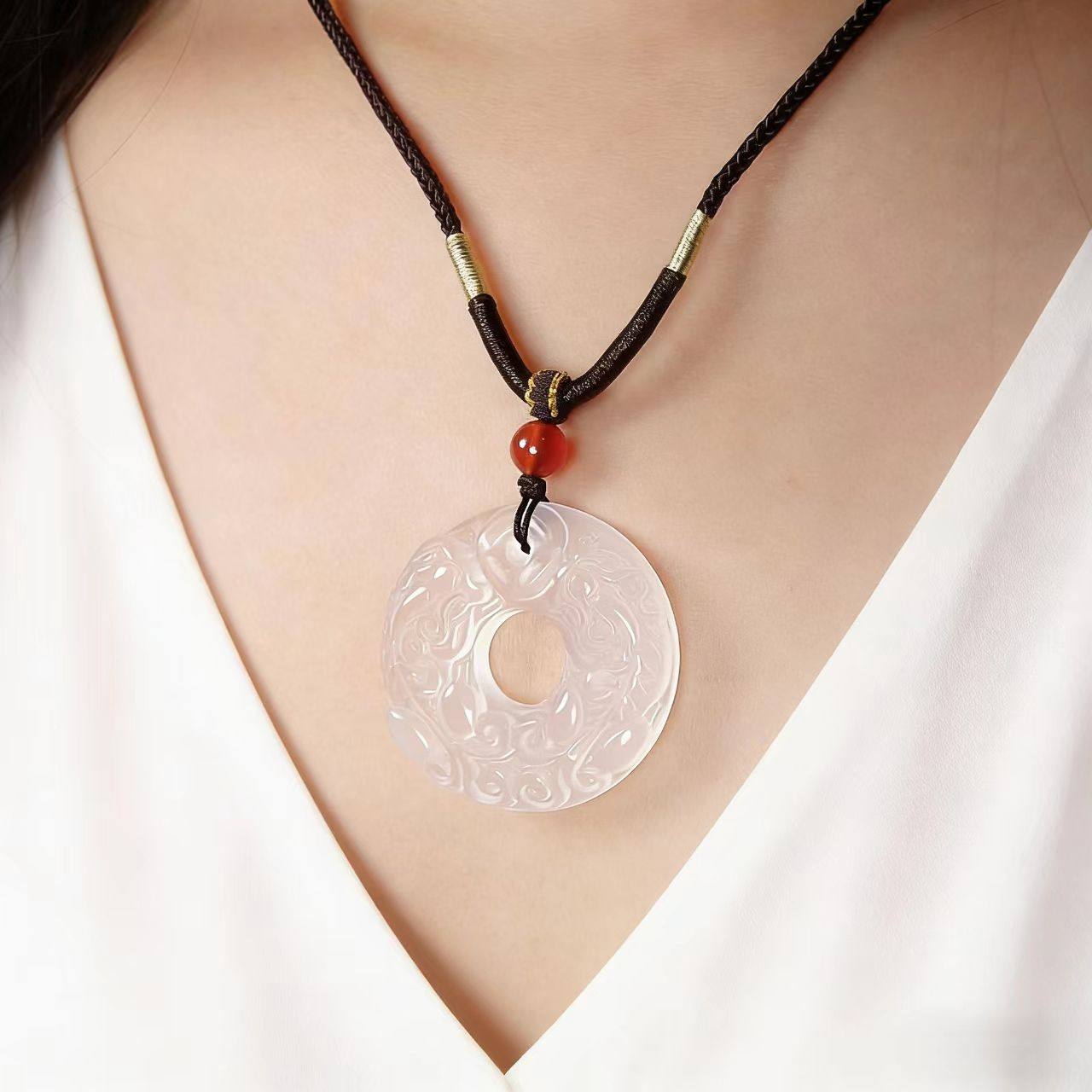 天然白冰玉髓貔貅平安扣吊坠