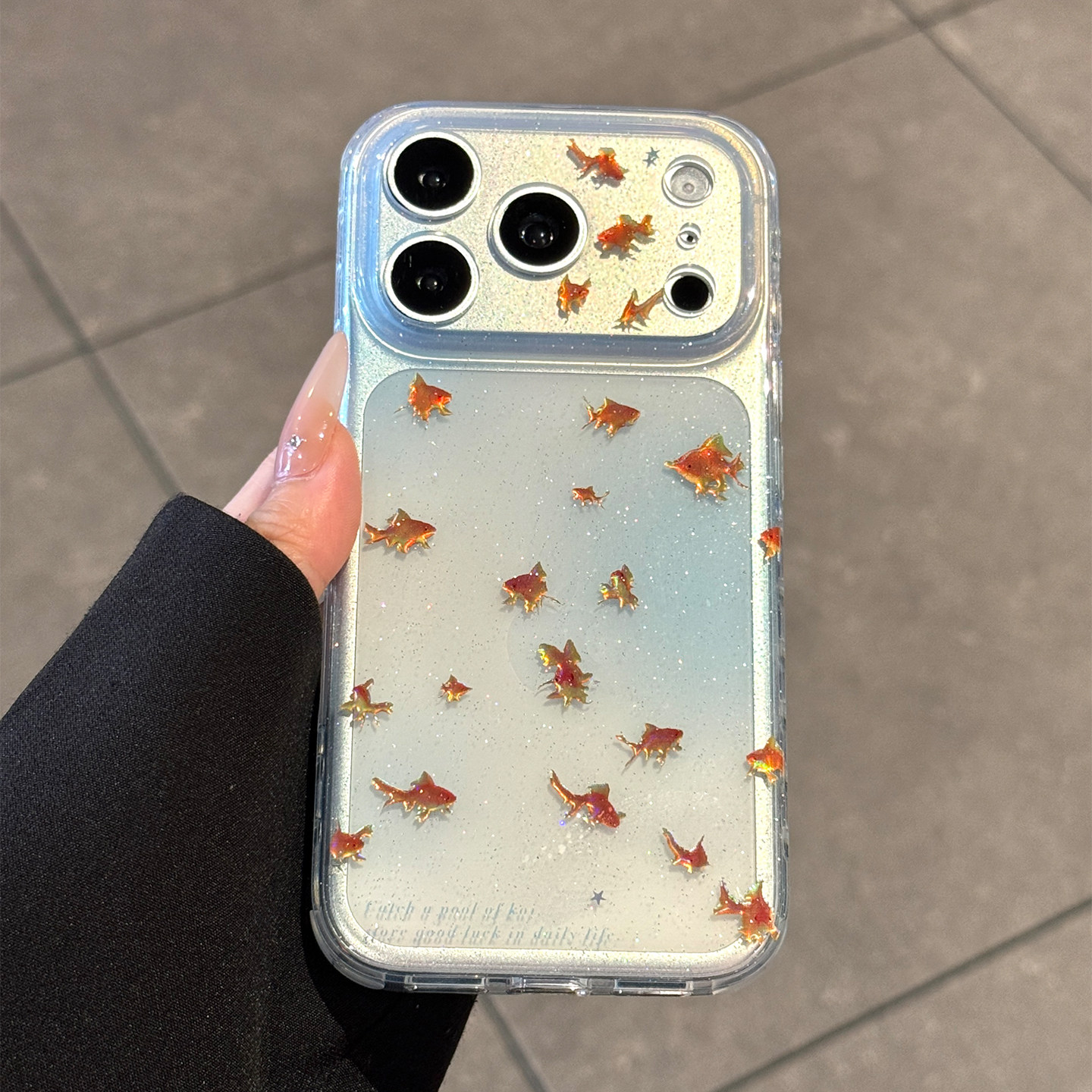 适用苹果17promax手机壳新款iPhone17蓝色金鱼17p