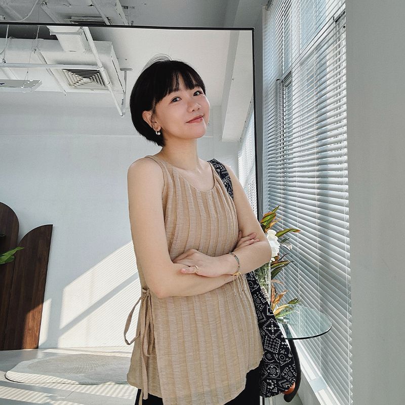 糖皮出品 轻描淡写夏意浓 不对称叠搭系带条纹 夏季轻薄无袖衬衫