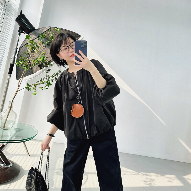 糖皮出品 身心舒展 内收松紧下摆 斗篷造型廓形 春季轻薄黑色外套