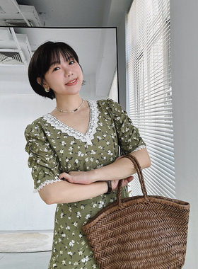 糖皮出品 莉莉安 蕾丝撞色 夏季轻薄人丝 绿色碎花中袖连衣裙