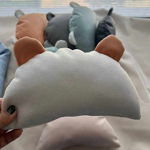 枕头猫咪睡枕小狗靠枕自制科技布