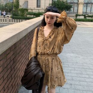 YTMCC 雪纺碎花田园度假风木耳边v领收腰碎花连衣裙女