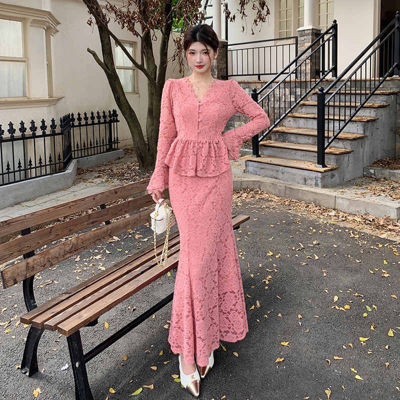 2025秋冬新款蕾丝修身上衣高级感包臀鱼尾裙套装设计感打底衬衫