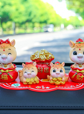 马年吉祥物汽车摆件树脂卡通公仔车载前台装饰国潮小马车内饰用品