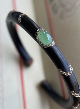 原创西藏高原深山老鸡血藤镶嵌A货绿蛋面手镯