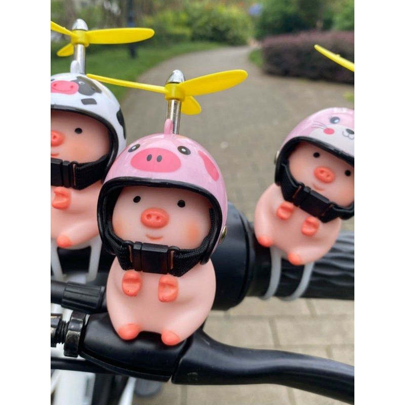 【买一送一】网红小猪车载电动车摩托车小黄鸭头盔竹蜻蜓破风鸭摆
