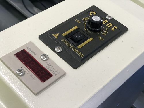 小型全自动剥标机 桌面式剥标打码机 透明标签条码标剥离机