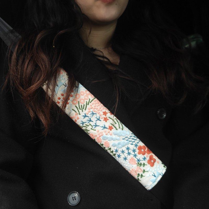 新疆包邮文手作棉麻刺绣皆棉护肩保护套汽车风勒安全带防脖精致夹,汽车用品/电子/清洗/改装,手刹套/档把套/套饰套装,淘宝优惠券,粉丝福利购,淘宝优惠卷